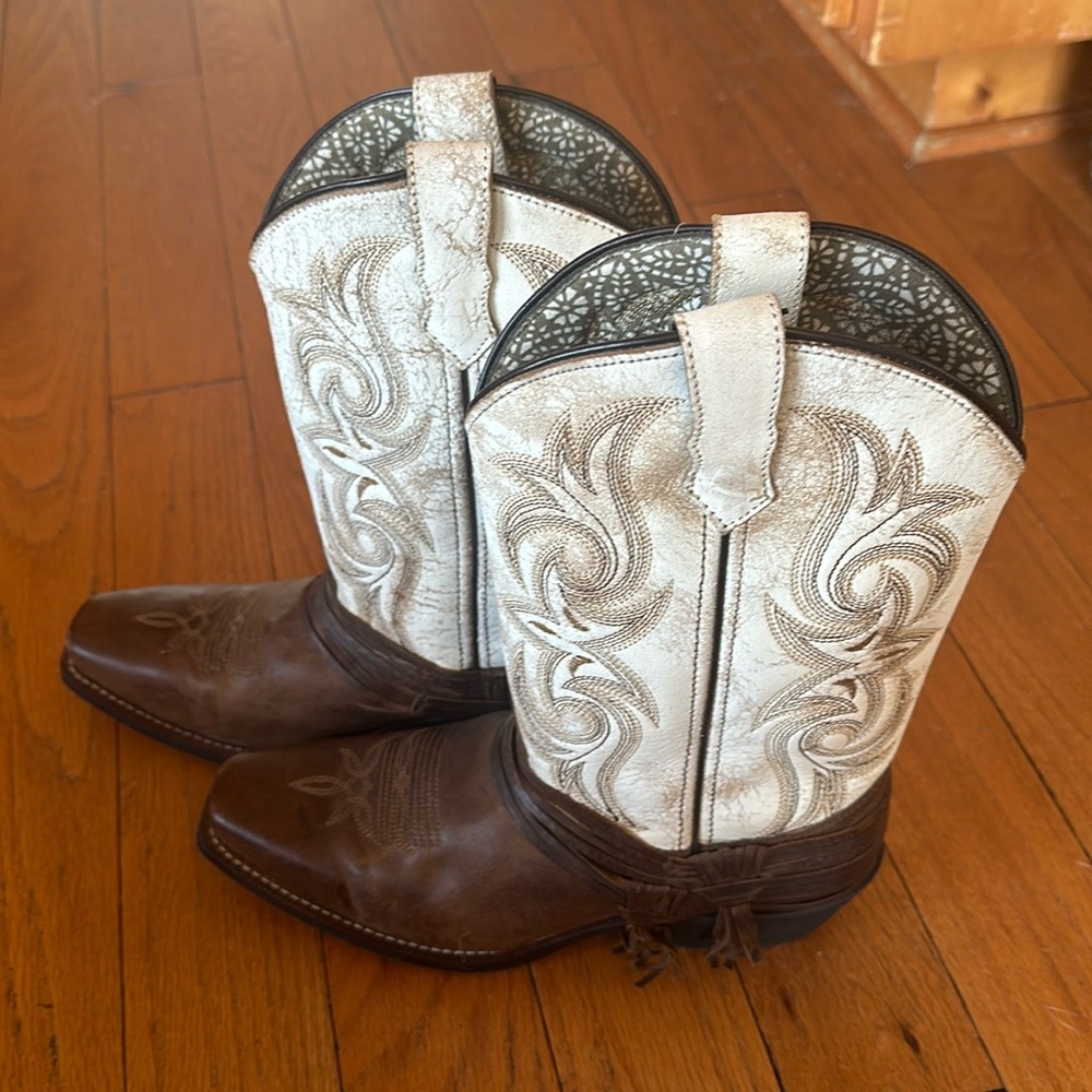 LAREDO WOMEN'S MYRA ANKLE FRINGE WESTERN BOOTS - SQUARE TOE size 9